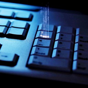 Laserový popis klávesnice